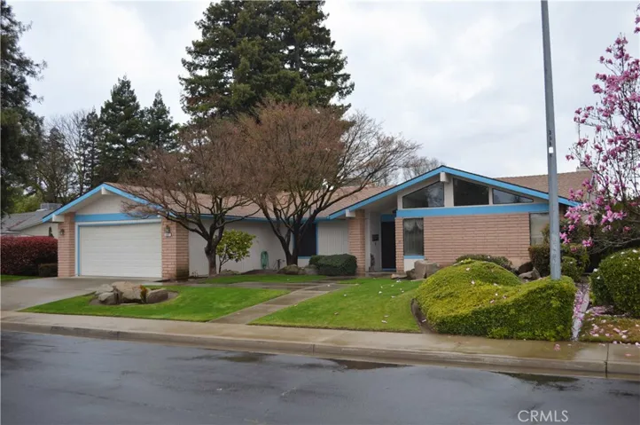 2061 Vartikian Avenue, Clovis, California 93611