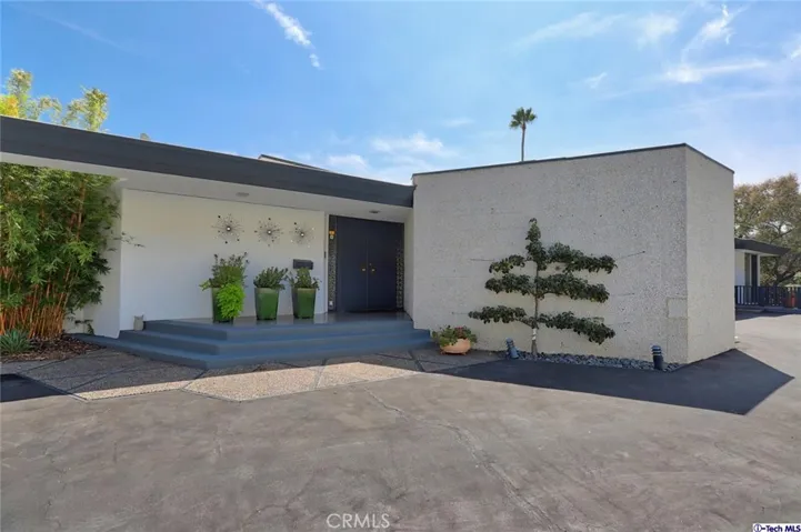 1390 Greenmont Drive, Glendale, California 91208