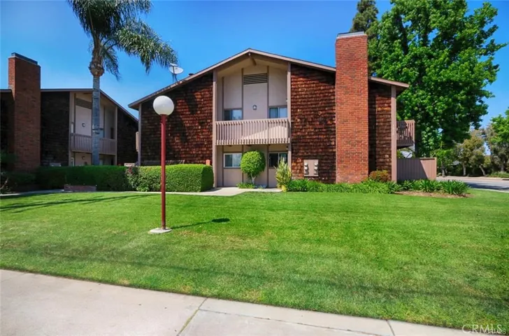 Ground floor corner end unit with large lawn space right out the front door
