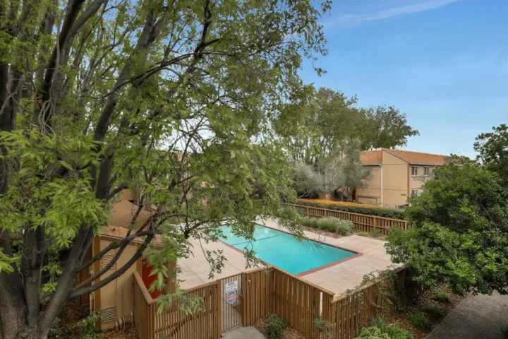 2452 W Bayshore Road 6, Palo Alto, California 94303