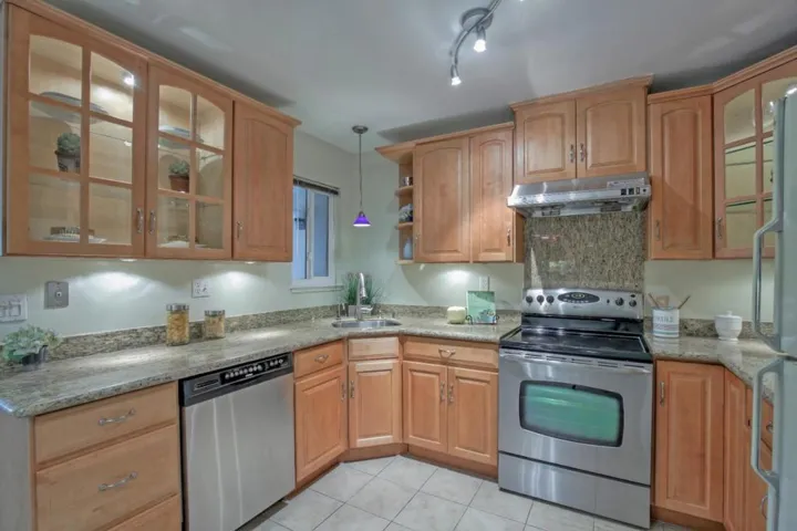 2452 W Bayshore Road 6, Palo Alto, California 94303