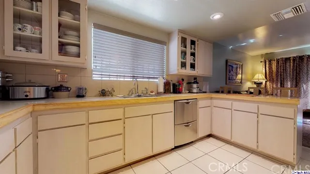 11406 Kamloops Street, Sylmar, California 91342