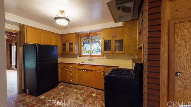 22822 Crespi Street, Woodland Hills, California 91364