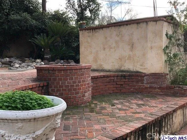 22822 Crespi Street, Woodland Hills, California 91364