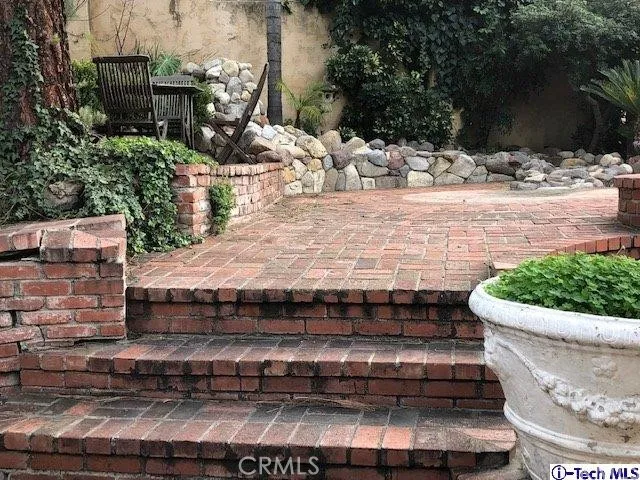22822 Crespi Street, Woodland Hills, California 91364