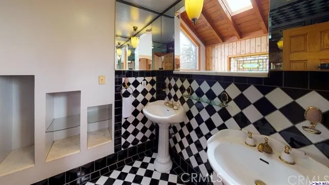 22822 Crespi Street, Woodland Hills, California 91364