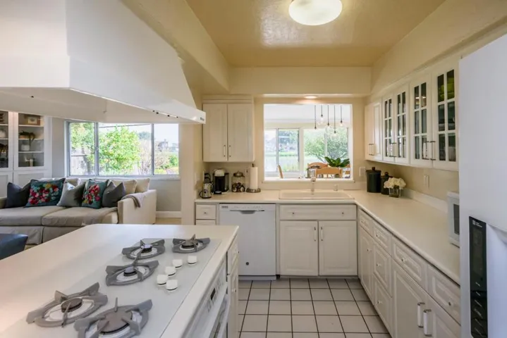 3155 Los Prados Street, San Mateo, California 94403