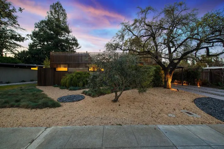 784 Alester Avenue, Palo Alto, California 94303