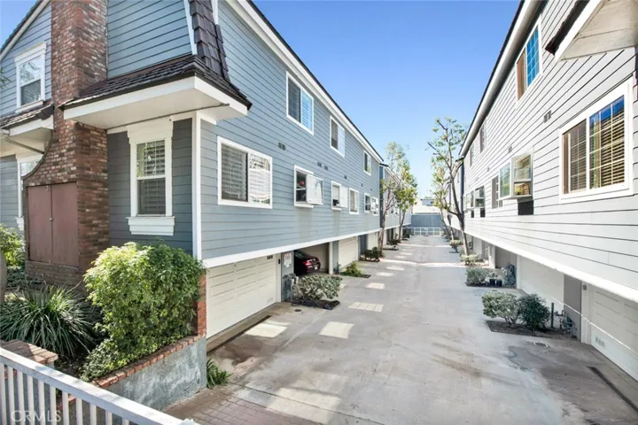 235 N Holliston Avenue 2, Pasadena, California 91106
