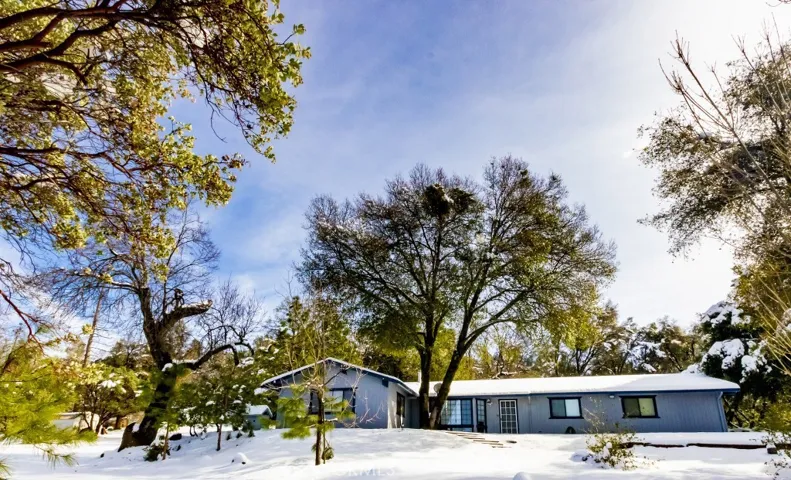 51704 Little Lake Road, Oakhurst, California 93644