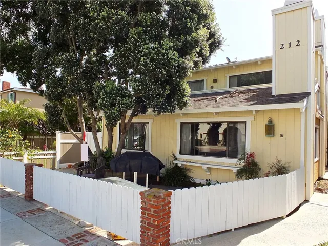 212 8th Street, Seal Beach, California 90740