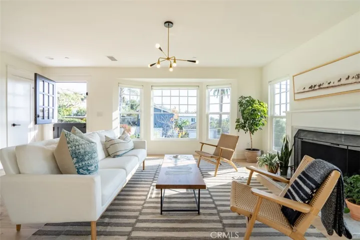 674 Seaview Street, Laguna Beach, California 92651
