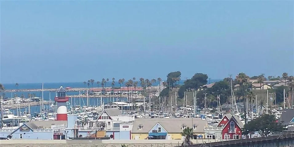 Harbor Dining/Shops/Water Activities Nearby