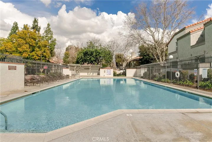 4 Town And Country Road, Phillips Ranch, California 91766