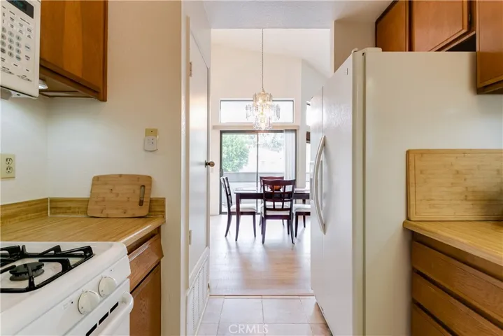 4 Town And Country Road, Phillips Ranch, California 91766
