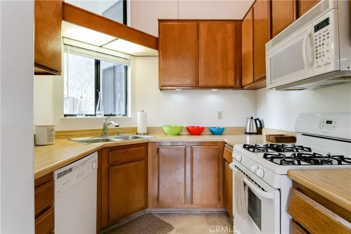 4 Town And Country Road, Phillips Ranch, California 91766
