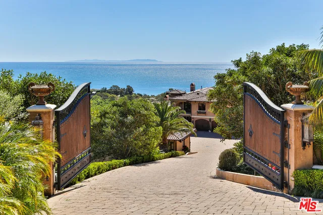 6254 Porterdale Drive, Malibu, California 90265