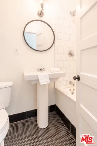 1222 N Hoover Street 1/2, Los Angeles, California 90029