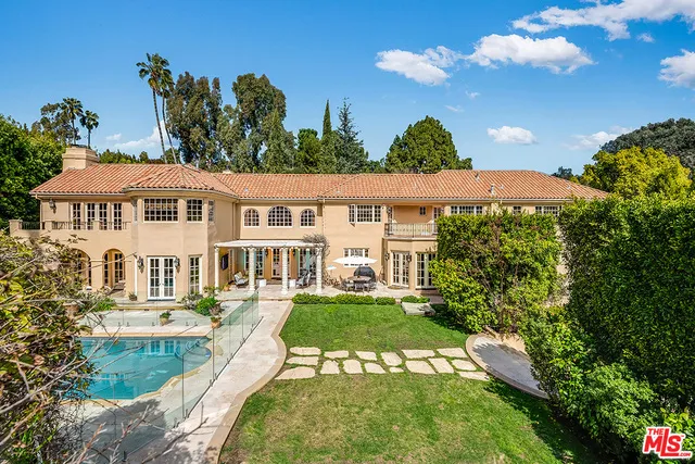 1055 Shadow Hill Way, Beverly Hills, California 90210