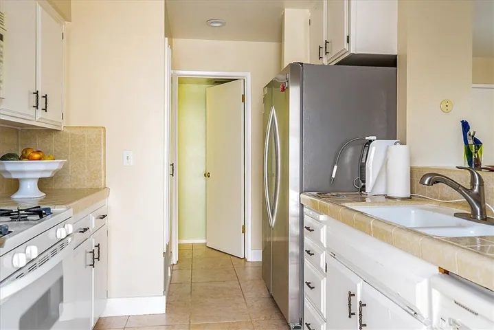 1106 Oceanaire Drive 1, San Luis Obispo, California 93405