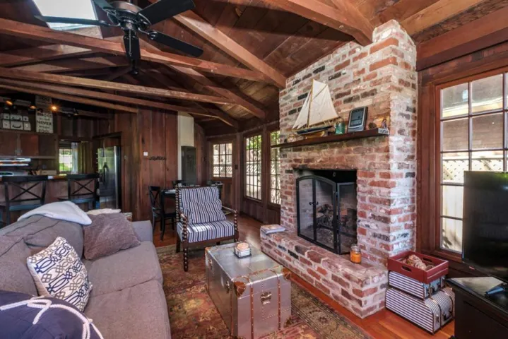 1034 Hillside Avenue, Pacific Grove, California 93950