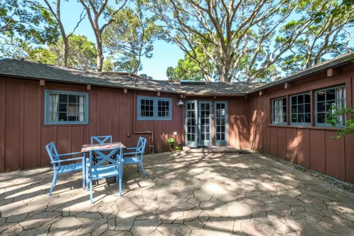 1034 Hillside Avenue, Pacific Grove, California 93950