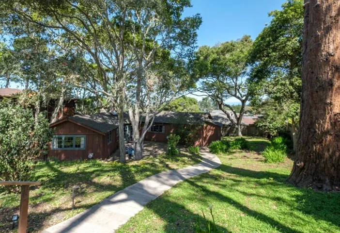 1034 Hillside Avenue, Pacific Grove, California 93950