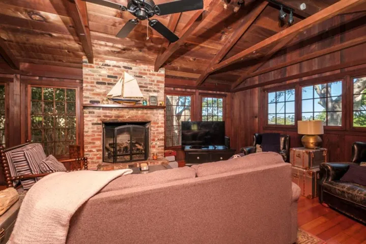 1034 Hillside Avenue, Pacific Grove, California 93950