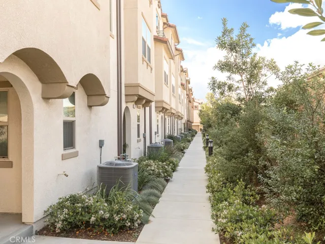 7235 N Maple Road, Van Nuys, California 91405