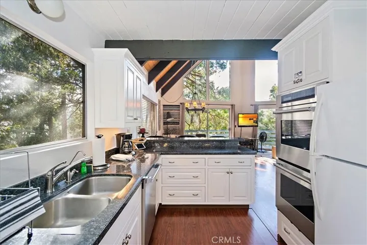 27544 Oakwood Drive, Lake Arrowhead, California 92352