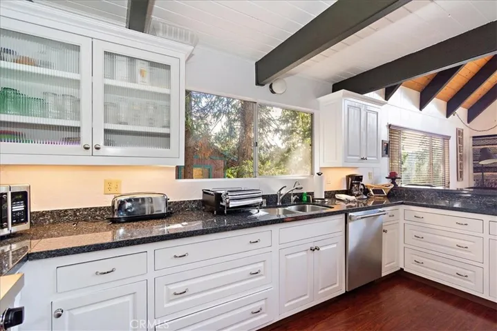 27544 Oakwood Drive, Lake Arrowhead, California 92352