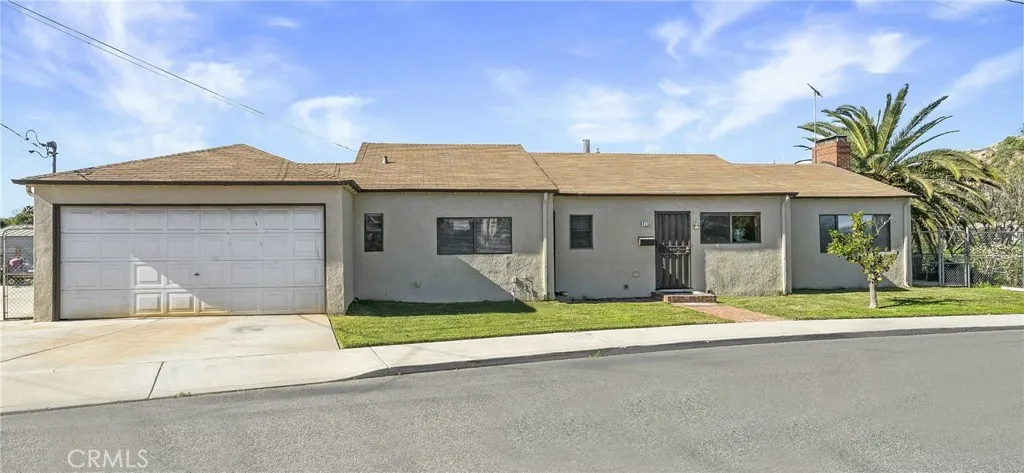 4338 Alta Vista Drive, Riverside CA 92506 3 bedrooms, 1.75 bathrooms, 1428 sq ft on half an acre of property with amazing VIEWS!!!!