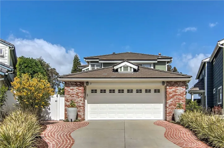 Love this gorgeous hardscape and landscape...quiet, cul-de-sac location in one of Laguna Niguel's most desirable neighborhoods.