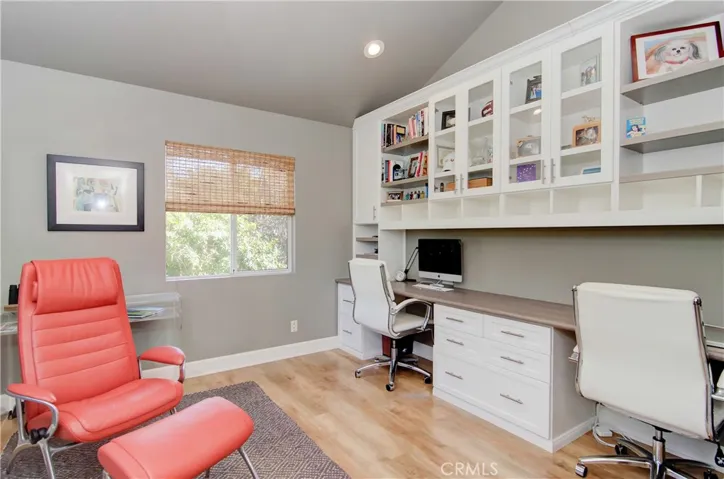 Let your imagination run wild with this separate bonus room in the master suite...home office?...exercise room?...you'll think of something...beautiful canyon view here too!