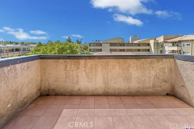 320 E Stocker Street 302, Glendale, California 91207