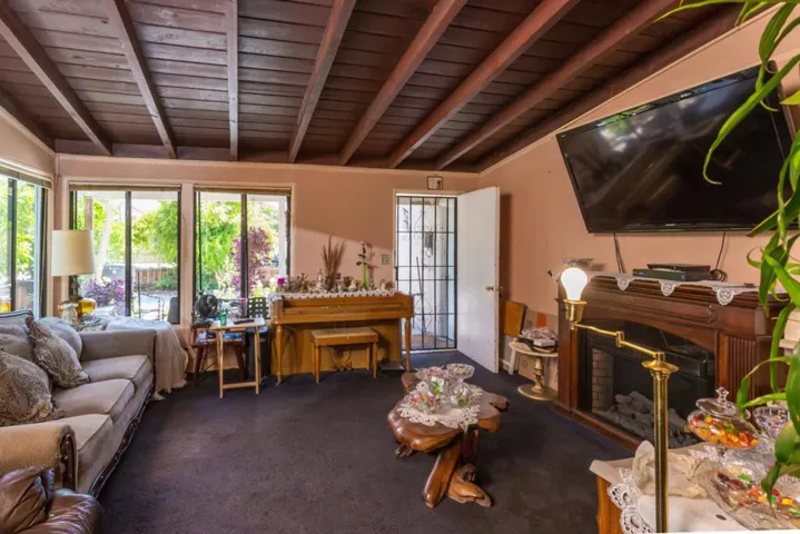 394 Farley Street, Mountain View, California 94043