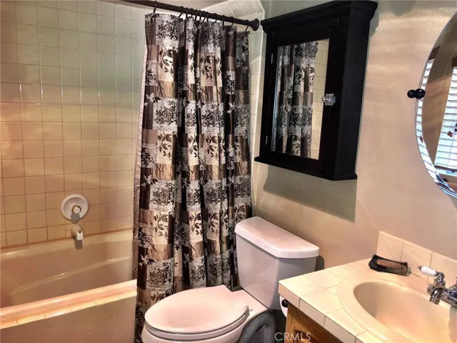 BATH 1-MAIN LEVEL