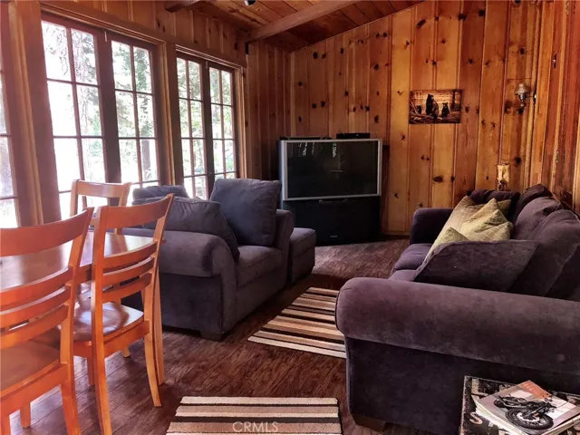 FAMILY ROOM/SUN ROOM