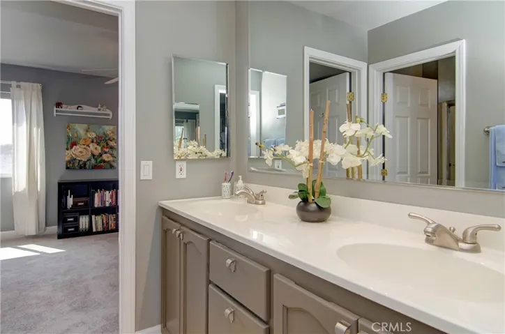 Jack and Jill bath has double sink vanity, plus separate tub and commode area...perfect for multiple kids with the same schedule.