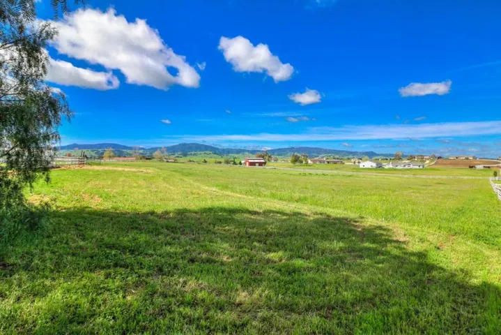 840 Heatherwood Estates Drive, Hollister, California 95023