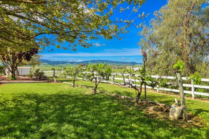 840 Heatherwood Estates Drive, Hollister, California 95023