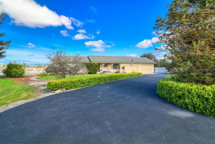 840 Heatherwood Estates Drive, Hollister, California 95023