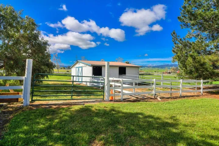 840 Heatherwood Estates Drive, Hollister, California 95023