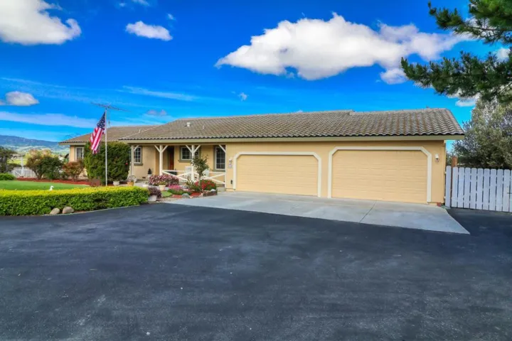840 Heatherwood Estates Drive, Hollister, California 95023