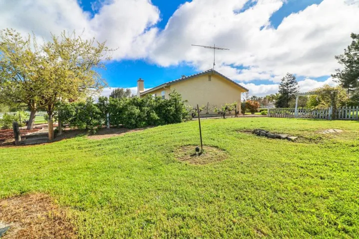 840 Heatherwood Estates Drive, Hollister, California 95023