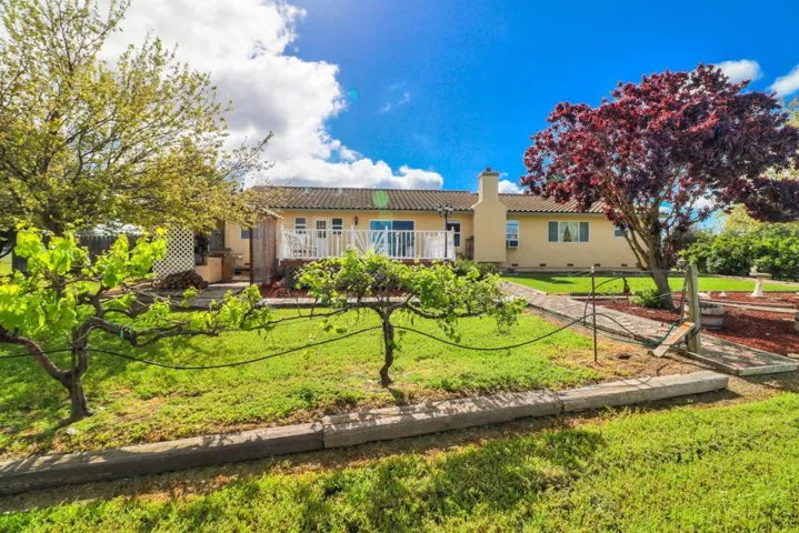 840 Heatherwood Estates Drive, Hollister, California 95023