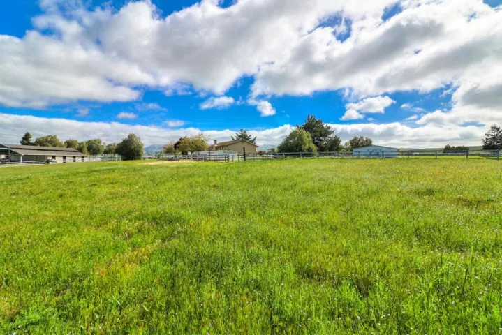 840 Heatherwood Estates Drive, Hollister, California 95023