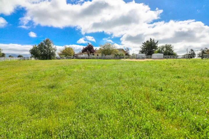 840 Heatherwood Estates Drive, Hollister, California 95023
