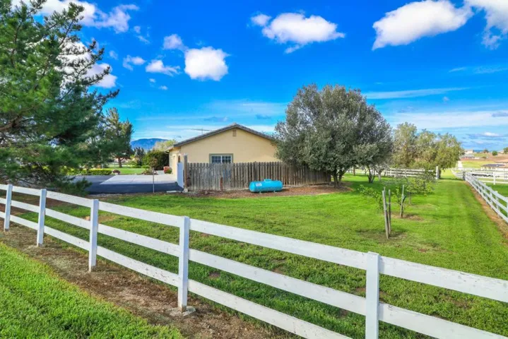 840 Heatherwood Estates Drive, Hollister, California 95023