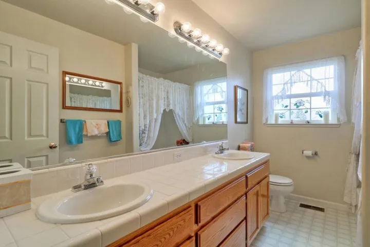 840 Heatherwood Estates Drive, Hollister, California 95023